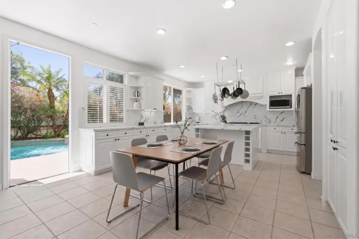 https://zimg.paragon.ice.com/ParagonImages/Property/PA/SDMLS/260014820/10/533/400/164e55215a0d893dd82a5f85e000f96c/3/10ae7a933feb88c56c18348662e88654/260014820-ee7e1ae0-d09d-4c66-91bb-b52c59b90a31.JPG