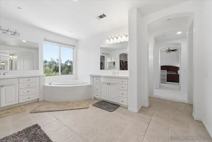 10669 El Caballo, San Diego, California 92127