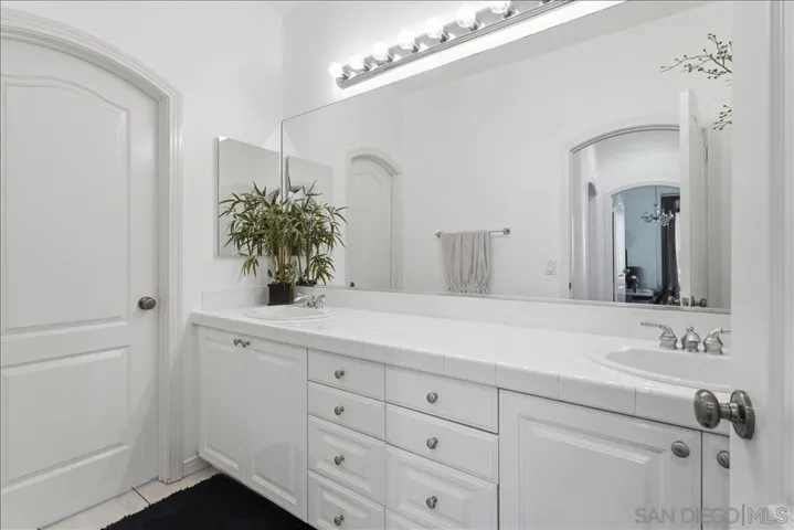 10669 El Caballo, San Diego, California 92127