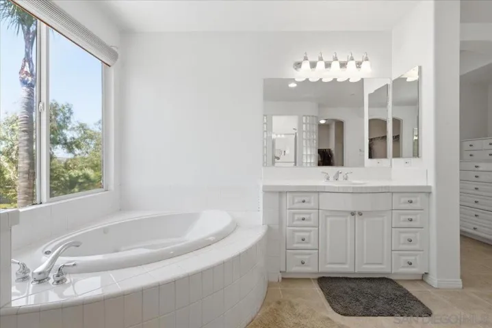 10669 El Caballo, San Diego, California 92127