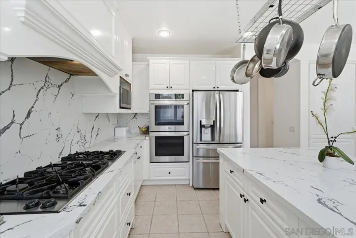 10669 El Caballo, San Diego, California 92127