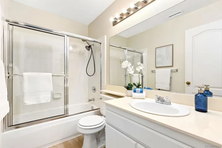 11184 Portobelo, San Diego, California 92124