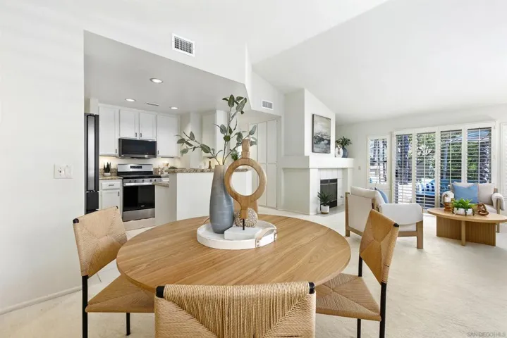 11184 Portobelo, San Diego, California 92124