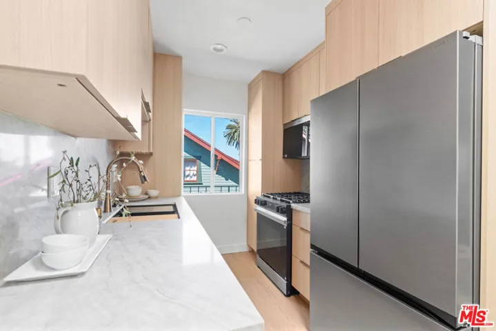 423 Pier Avenue 4, Santa Monica, California 90405