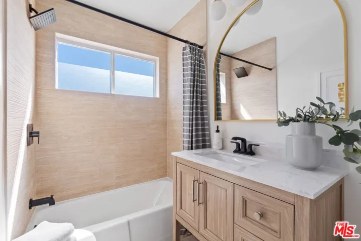 423 Pier Avenue 4, Santa Monica, California 90405