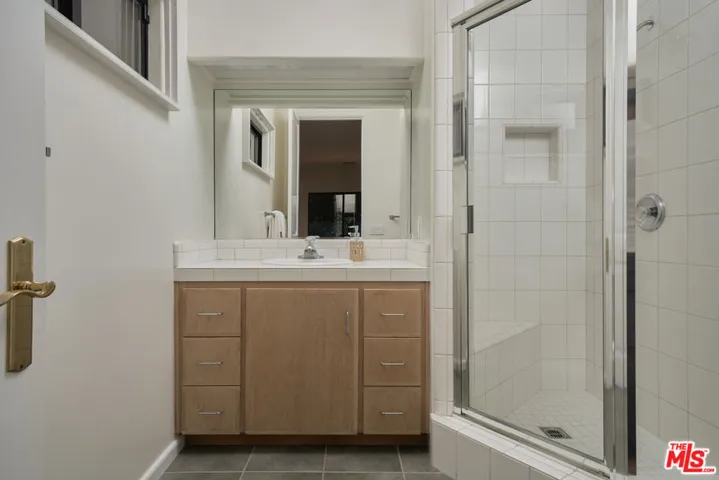 Guest Bedroom Bathroom