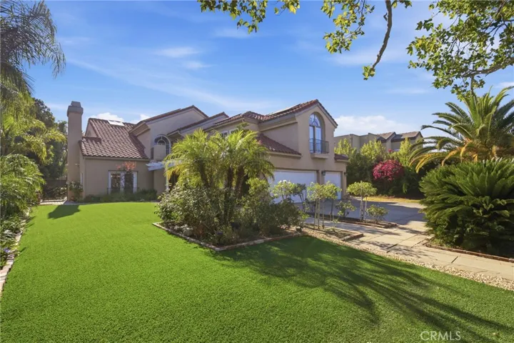 10925 Willowbrae, manicured front yard.
