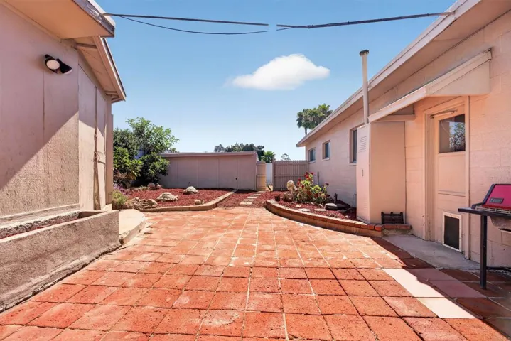 225 North Lane, El Cajon, California 92021