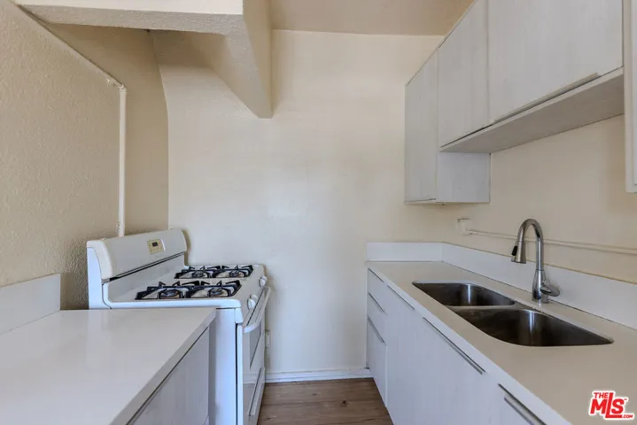 661 Shatto Place 301, Los Angeles, California 90005