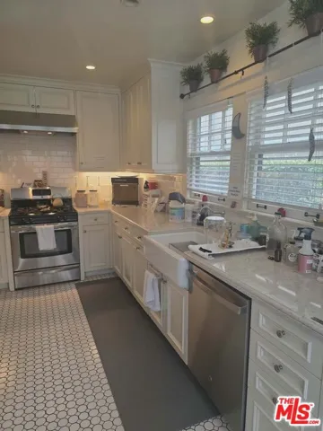 2500 Hyperion Avenue, Silver Lake, California 90027