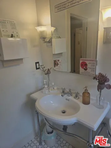 2500 Hyperion Avenue, Silver Lake, California 90027