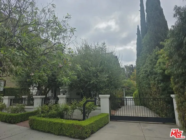 2500 Hyperion Avenue, Silver Lake, California 90027