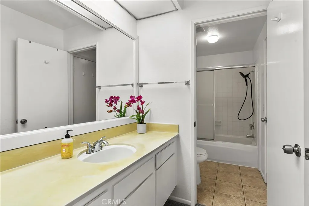 Ensuite Bath for Bedroom #2