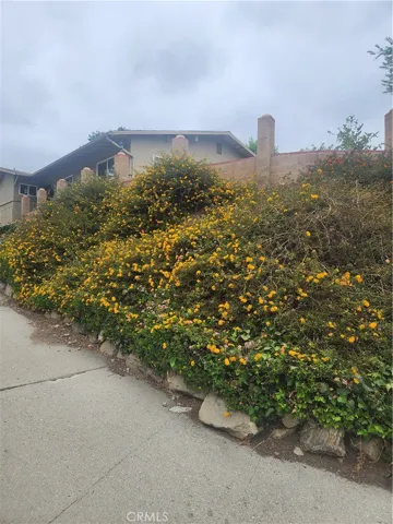 4600 Lauderdale Ave., La Crescenta, California 91212