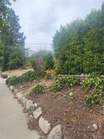 4600 Lauderdale Ave., La Crescenta, California 91212