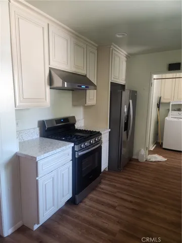 4600 Lauderdale Ave., La Crescenta, California 91212