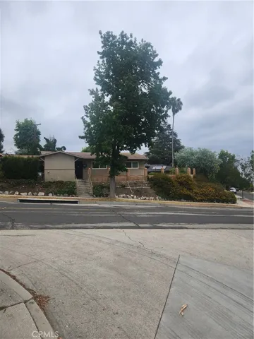4600 Lauderdale Ave., La Crescenta, California 91212