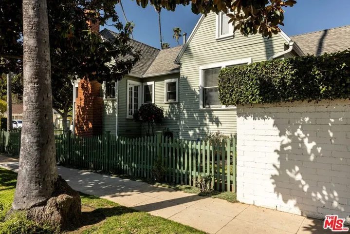 880 Wellesley Avenue, Los Angeles, California 90049