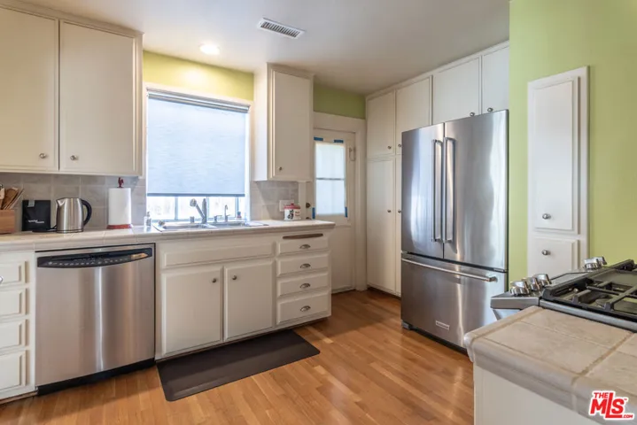 880 Wellesley Avenue, Los Angeles, California 90049