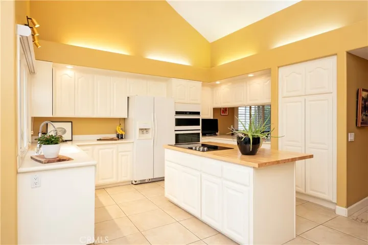 1804 Prince Albert Drive, Riverside, California 92507