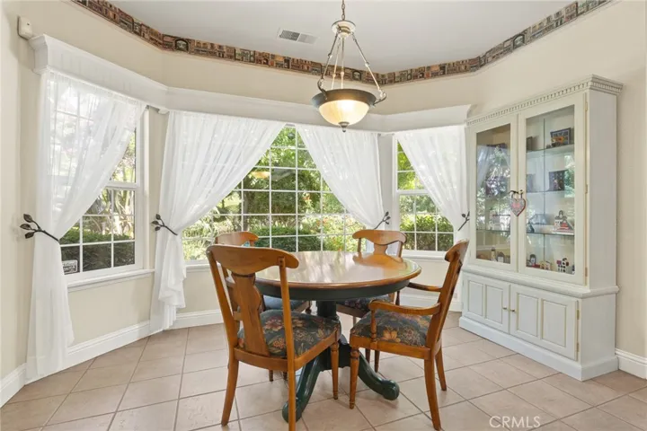 Eating Nook _13861 Winesap Ct.