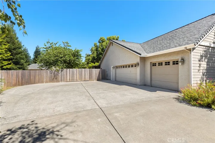 Parking and Garage _13861 Winesap Ct.