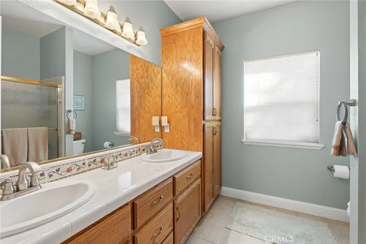 Hall Bathroom _13861 Winesap Ct.