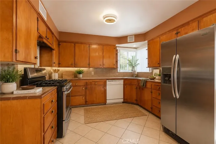 417 E Cornell, Rialto, California 92376