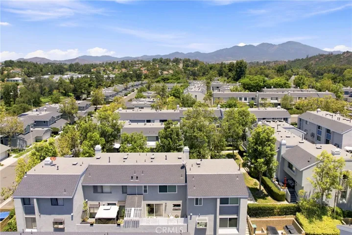Gorgeous Lake Forest - close to the Sun and Sail Club as well.