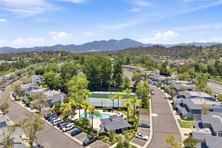 Mountain views, close to so much!