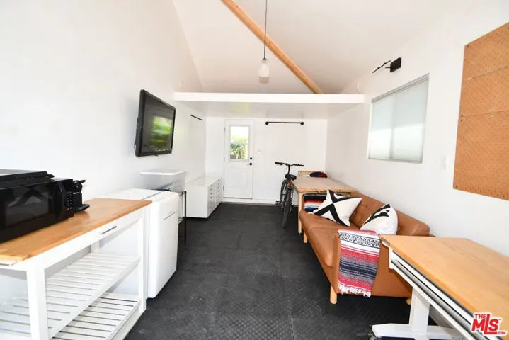 Garage w/ loft