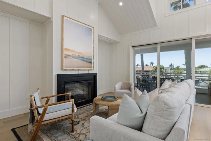 747 Orange Ave 302, Coronado, California 92118
