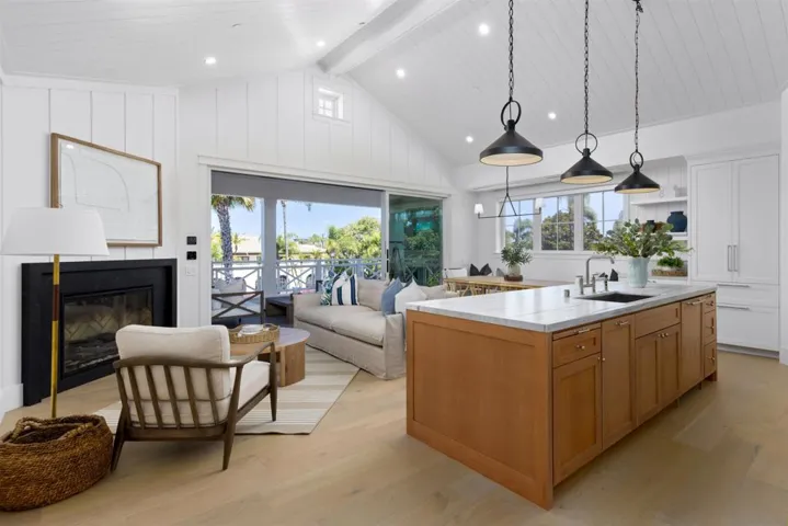 747 Orange Ave 301, Coronado, California 92118