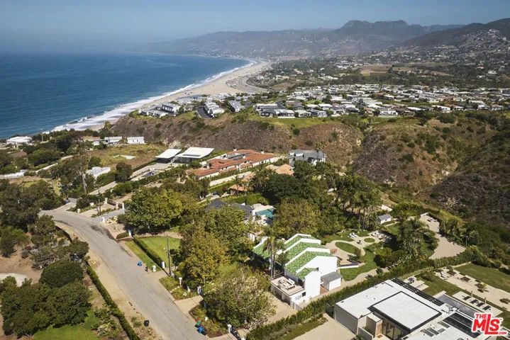 29417 Bluewater Road, Malibu, California 90265