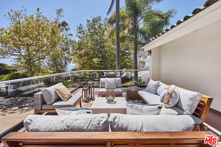 29417 Bluewater Road, Malibu, California 90265
