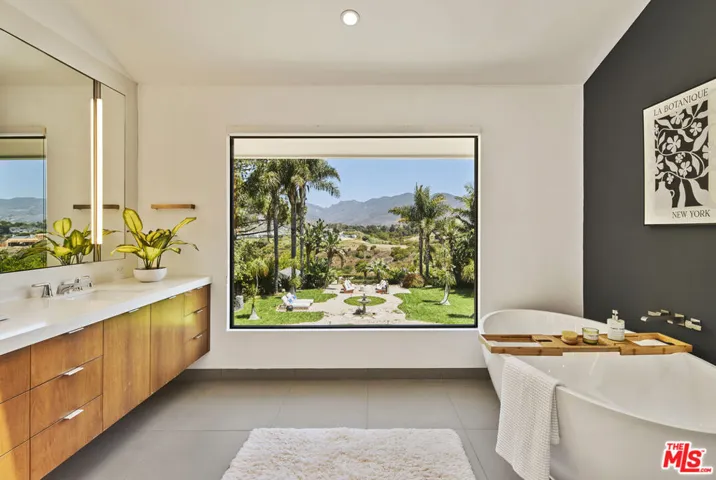 29417 Bluewater Road, Malibu, California 90265