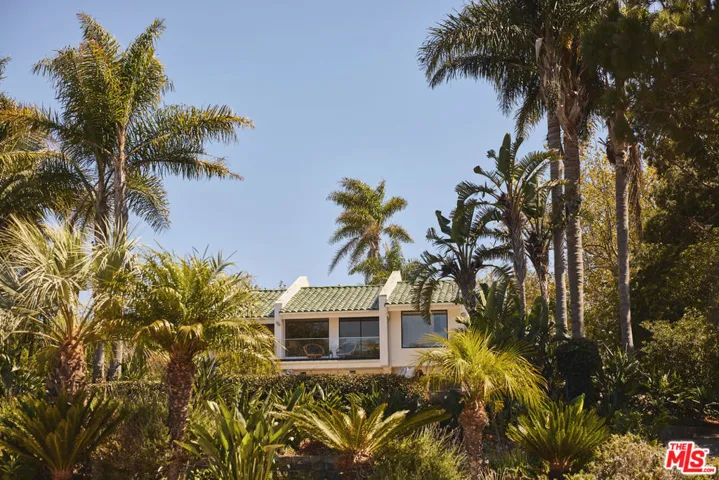29417 Bluewater Road, Malibu, California 90265