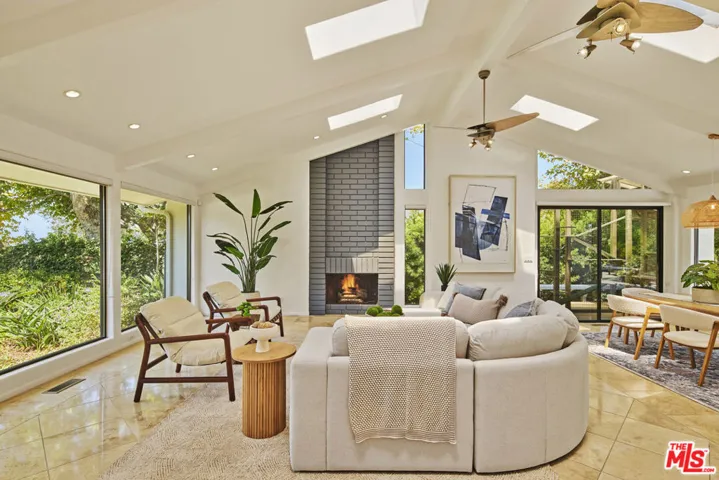 29417 Bluewater Road, Malibu, California 90265