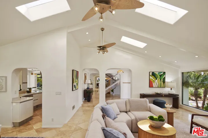 29417 Bluewater Road, Malibu, California 90265