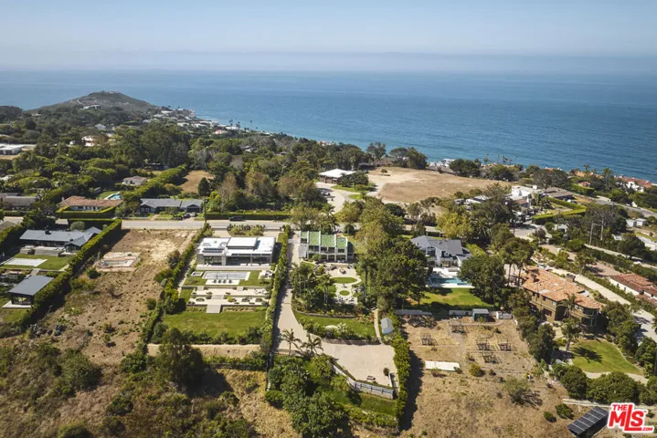 29417 Bluewater Road, Malibu, California 90265