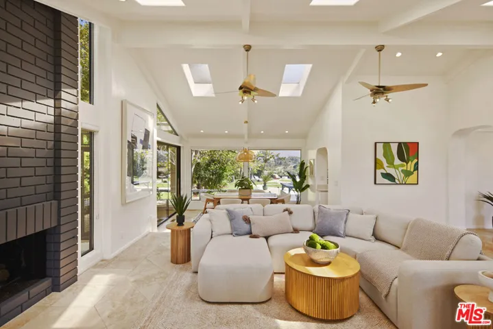 29417 Bluewater Road, Malibu, California 90265