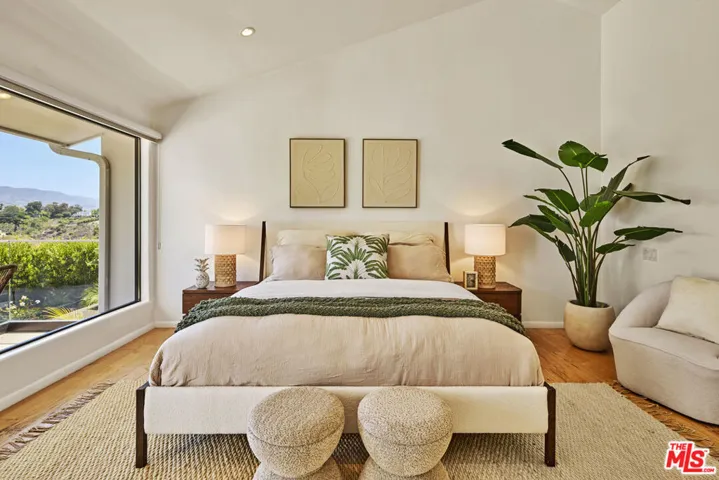 29417 Bluewater Road, Malibu, California 90265