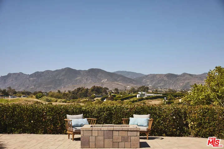 29417 Bluewater Road, Malibu, California 90265