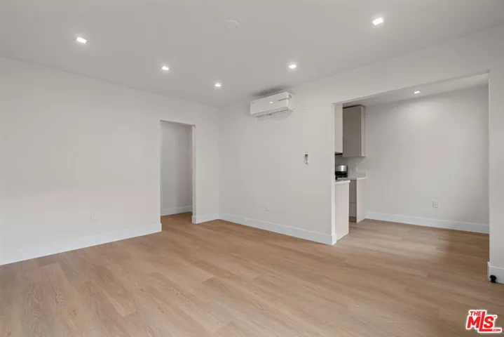 420 S Sepulveda Boulevard 6, Los Angeles, California 90049