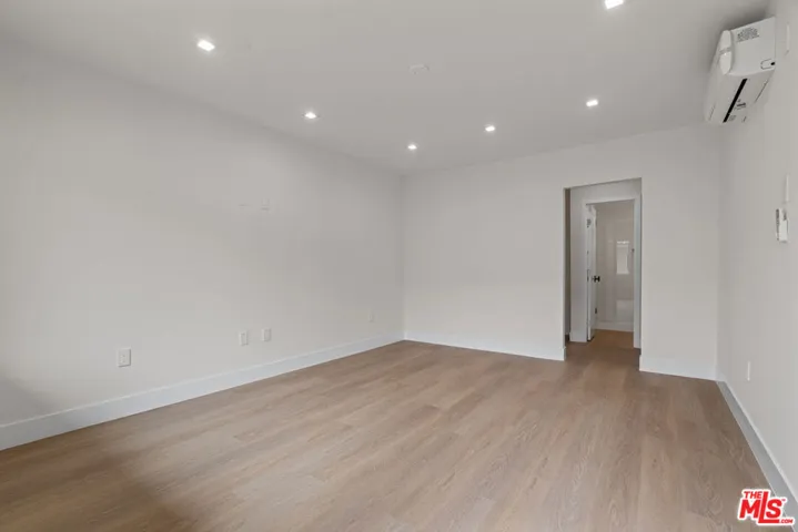420 S Sepulveda Boulevard 6, Los Angeles, California 90049