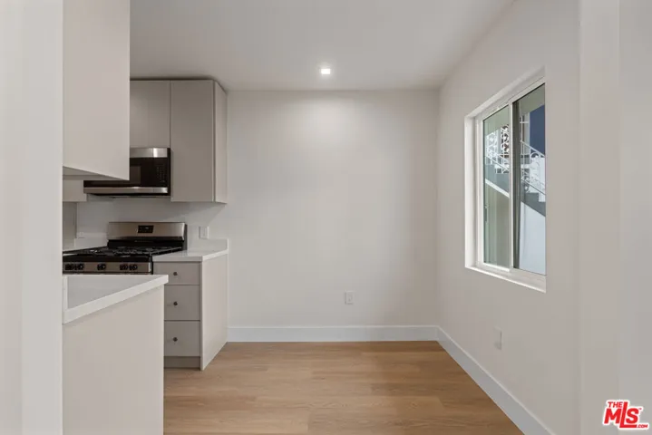 420 S Sepulveda Boulevard 6, Los Angeles, California 90049