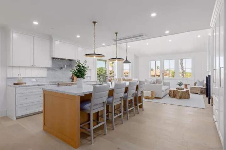 747 Orange Ave 303, Coronado, California 92118