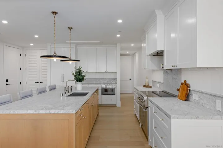 747 Orange Ave 303, Coronado, California 92118