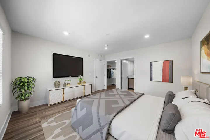 5030 Rosewood Avenue 504, Los Angeles, California 90004