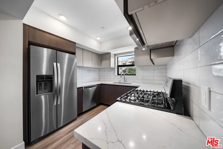 5030 Rosewood Avenue 504, Los Angeles, California 90004